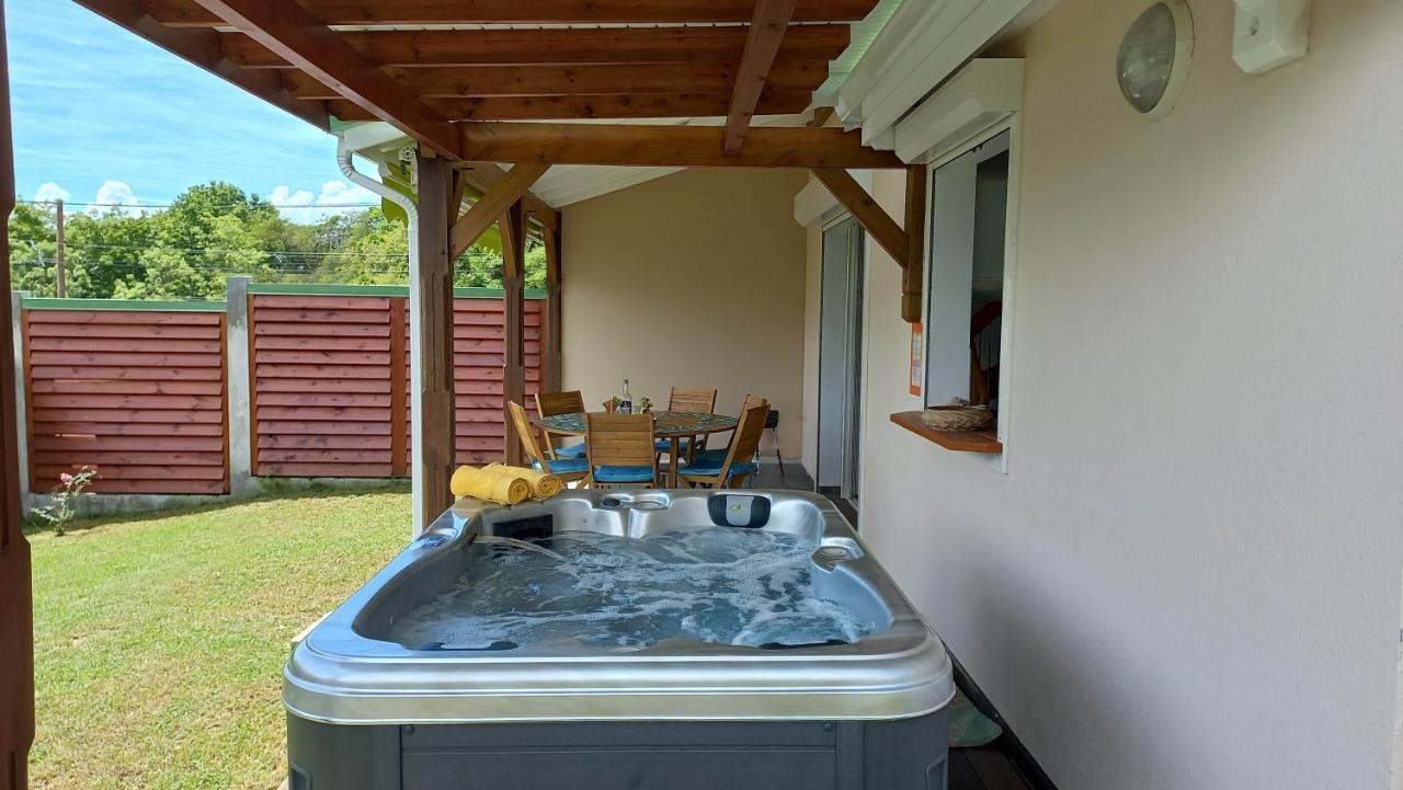 Villa Lovado Avec Jacuzzi Saint-Francois  Exterior foto